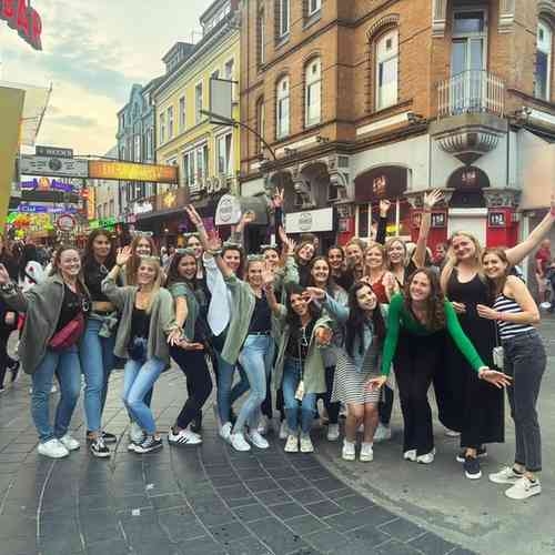 Gruppenfoto einer Kneipentour.