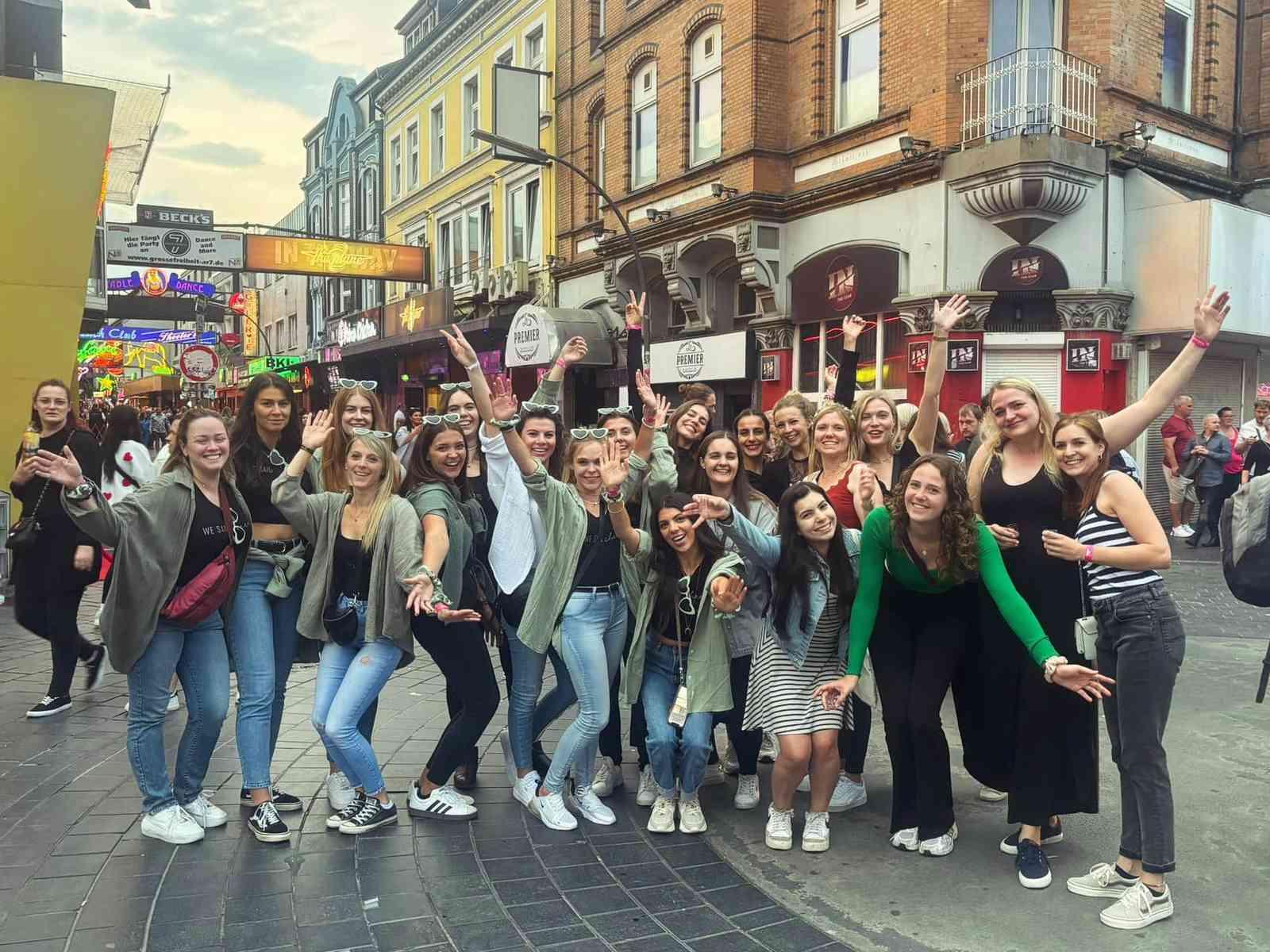 Gruppenfoto einer Kneipentour.