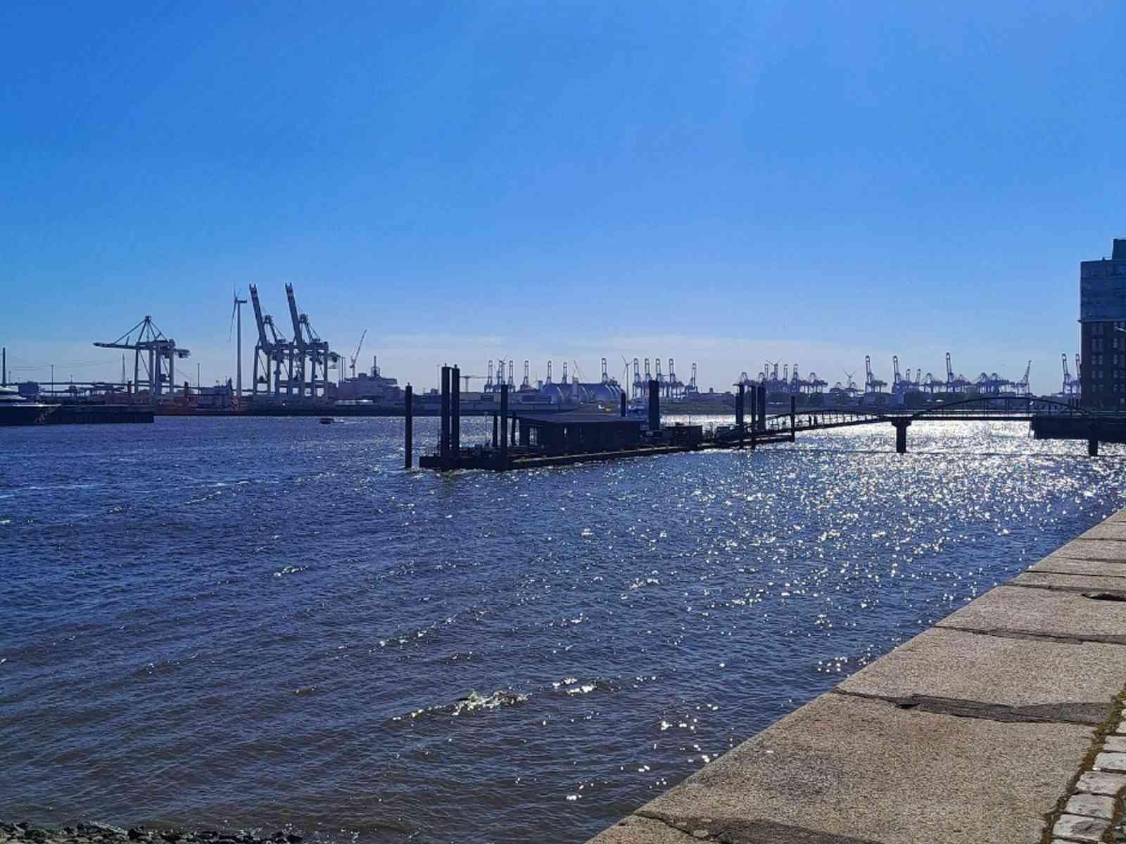 Blick auf den Hamburger Hafen