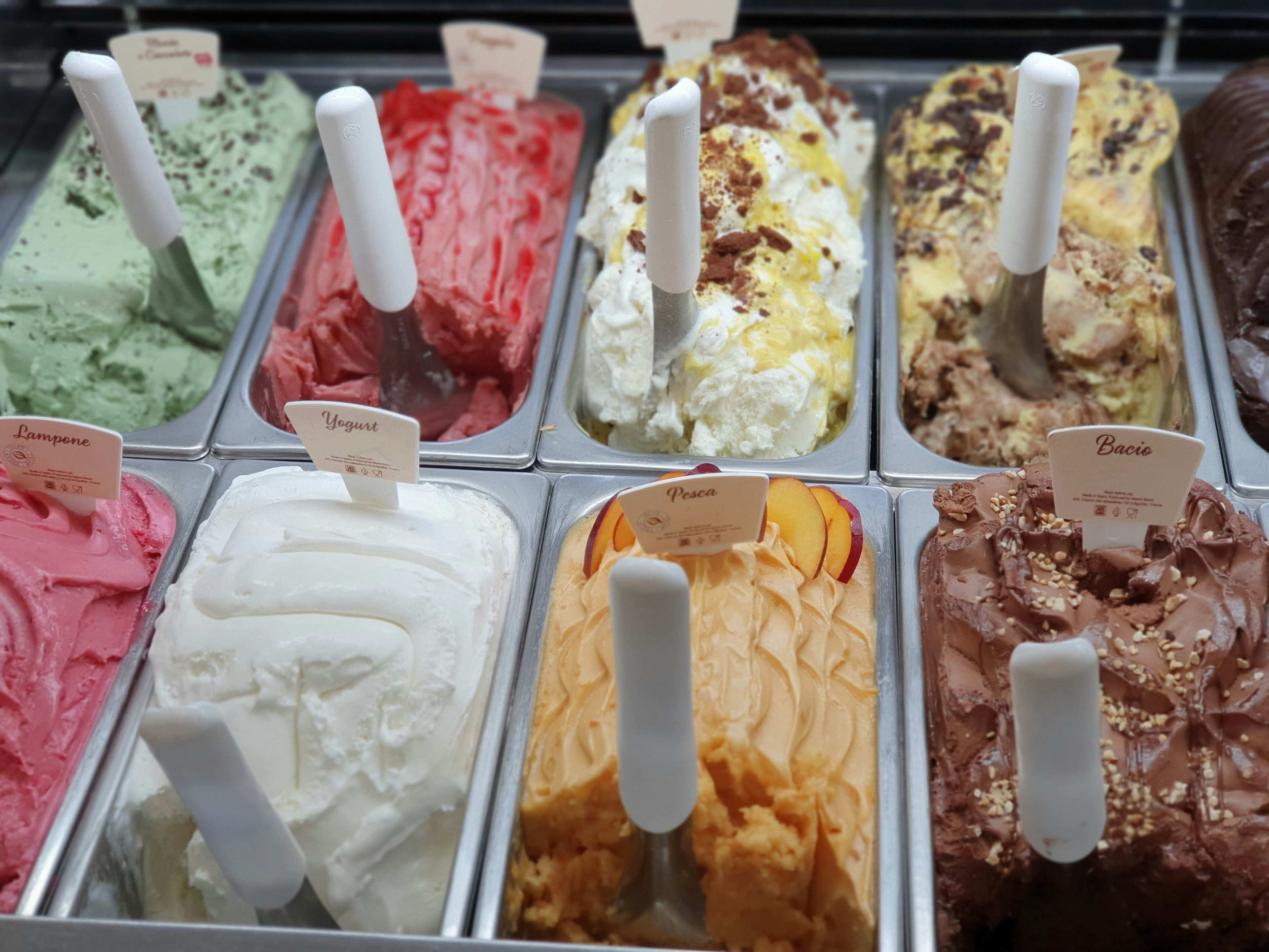 Verschiedene Sorten von Milcheis