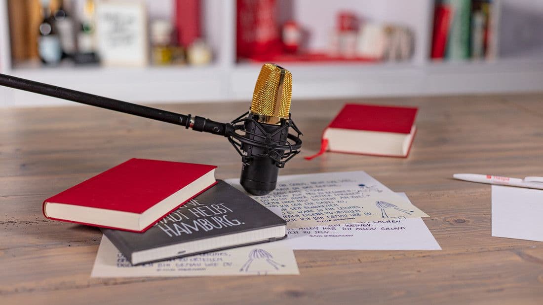 Bücher mit Mikrofon