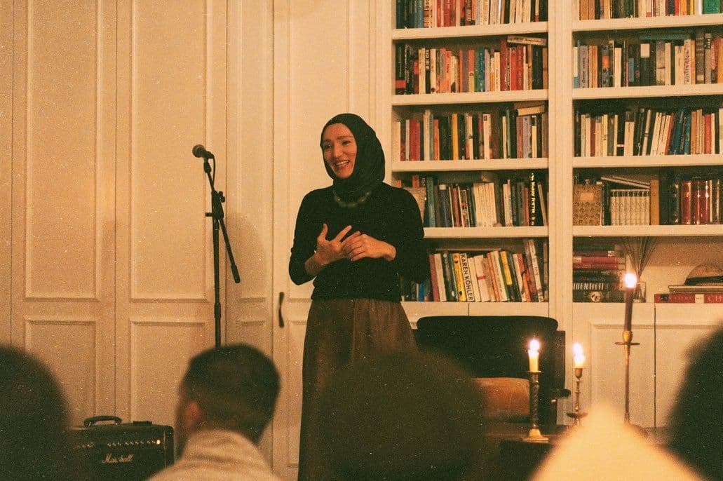 Kübra Gümüşay auf der Bühne