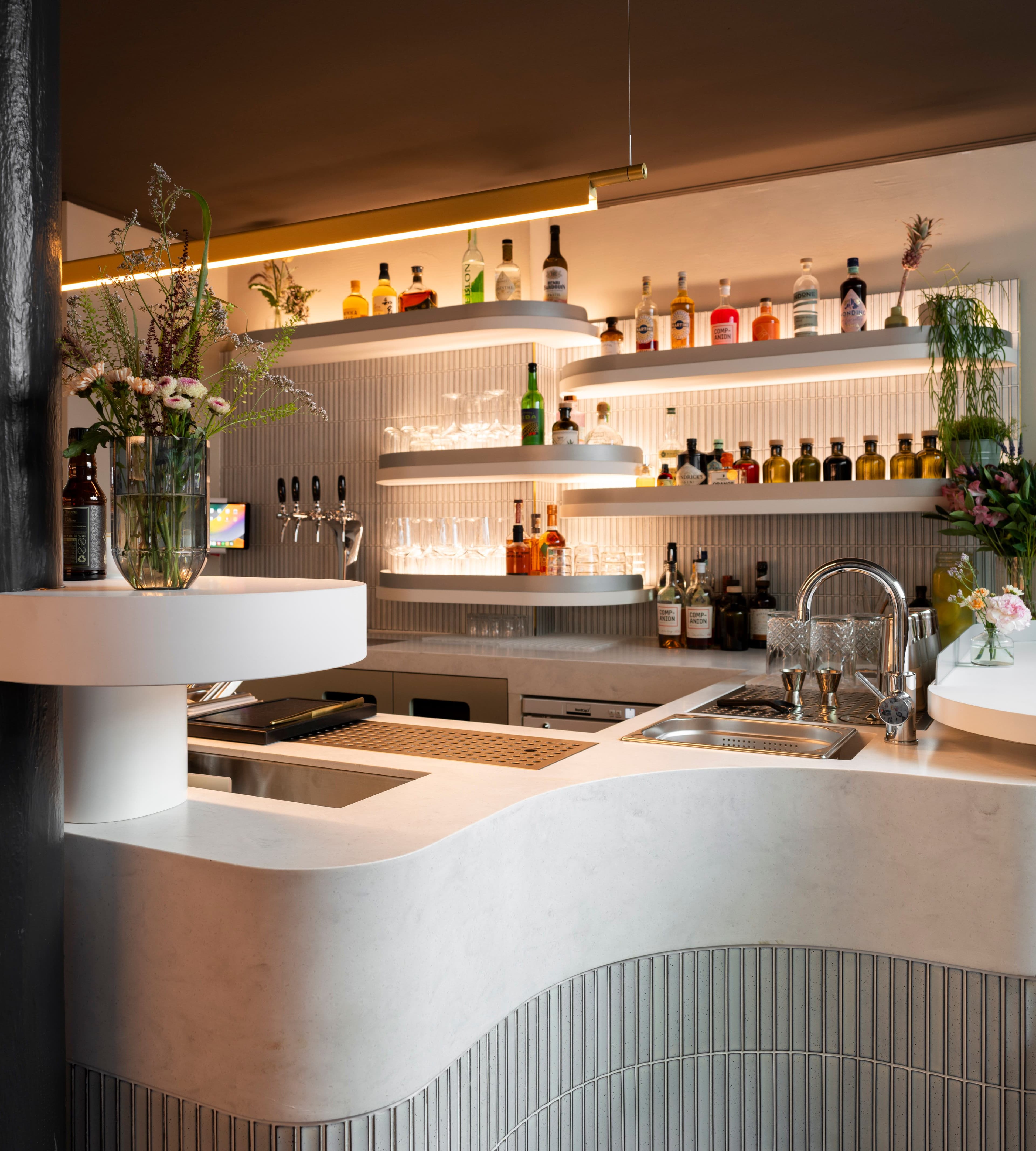 Blick auf den Tresen der Collab Bar