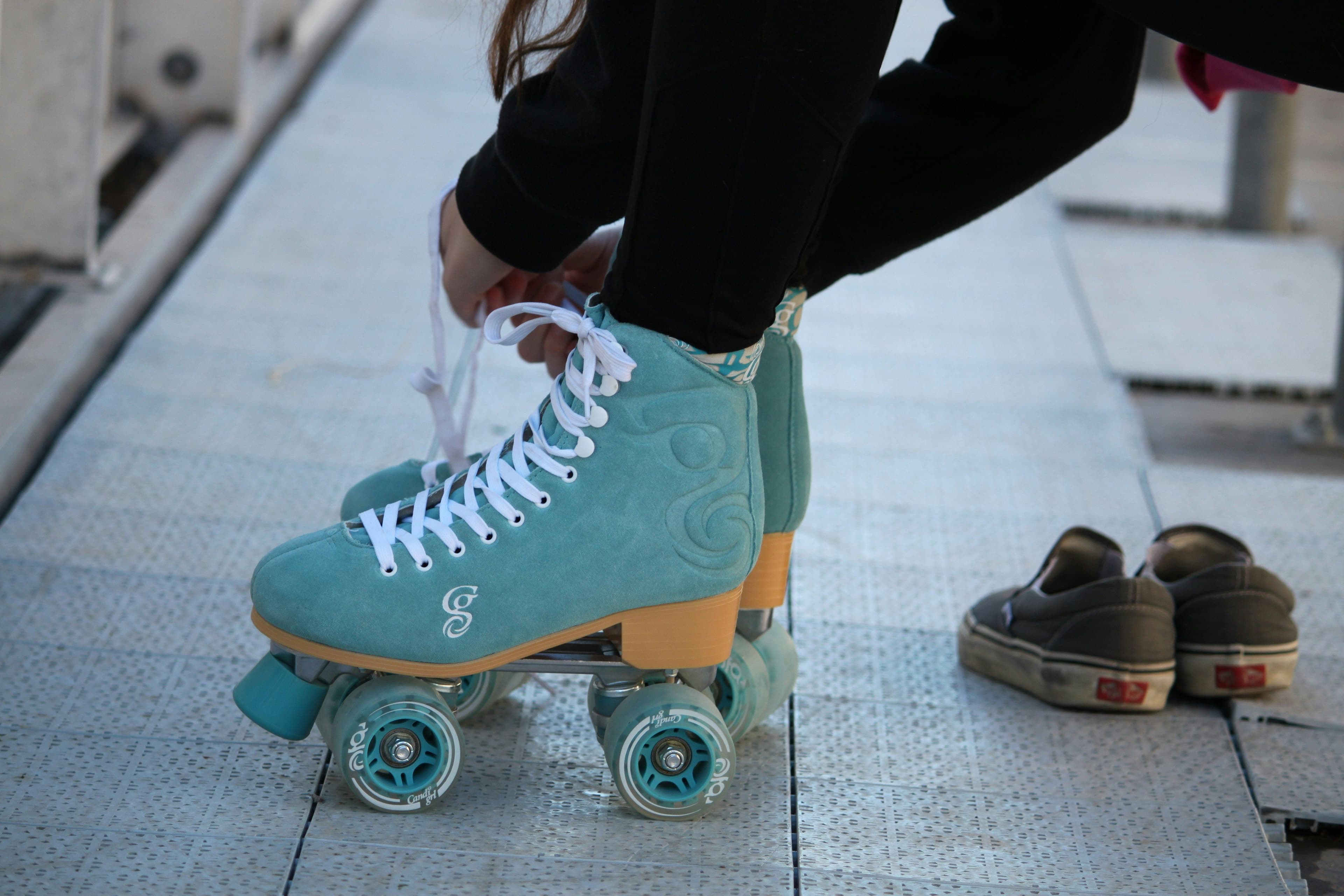 Nahaufnahme von einem Paar Rollschuhen