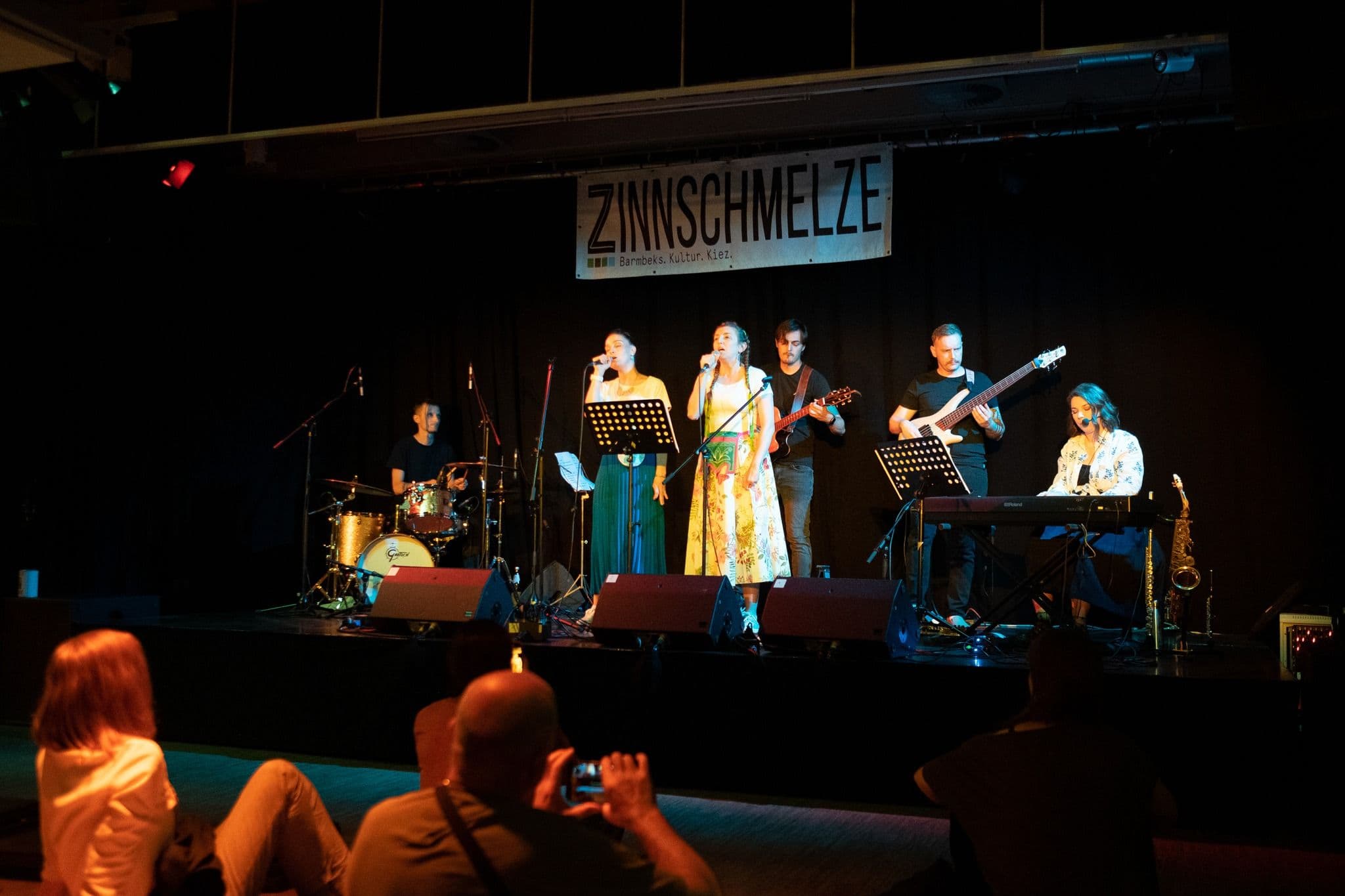 Band auf der Bühne der Zinnschmelze