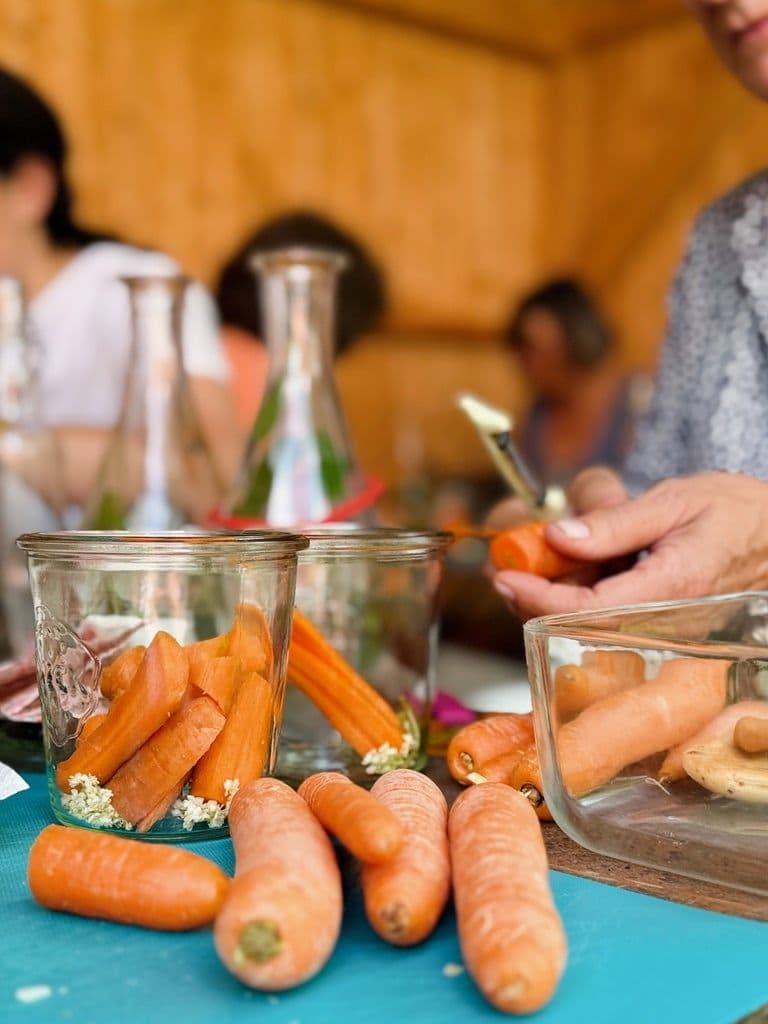 Karotten während des Fermentationsworkshops