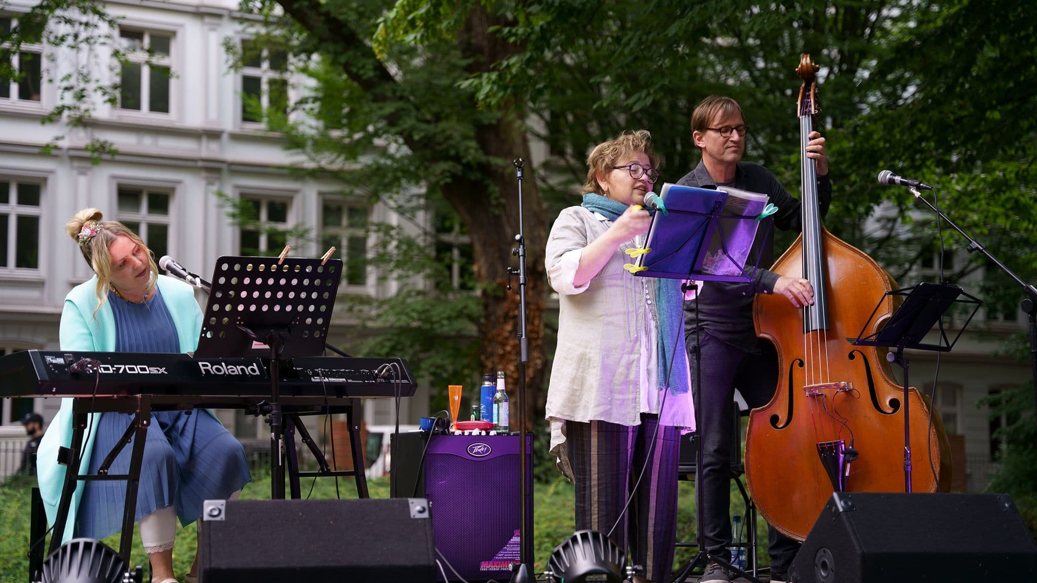 Musizierende Personen