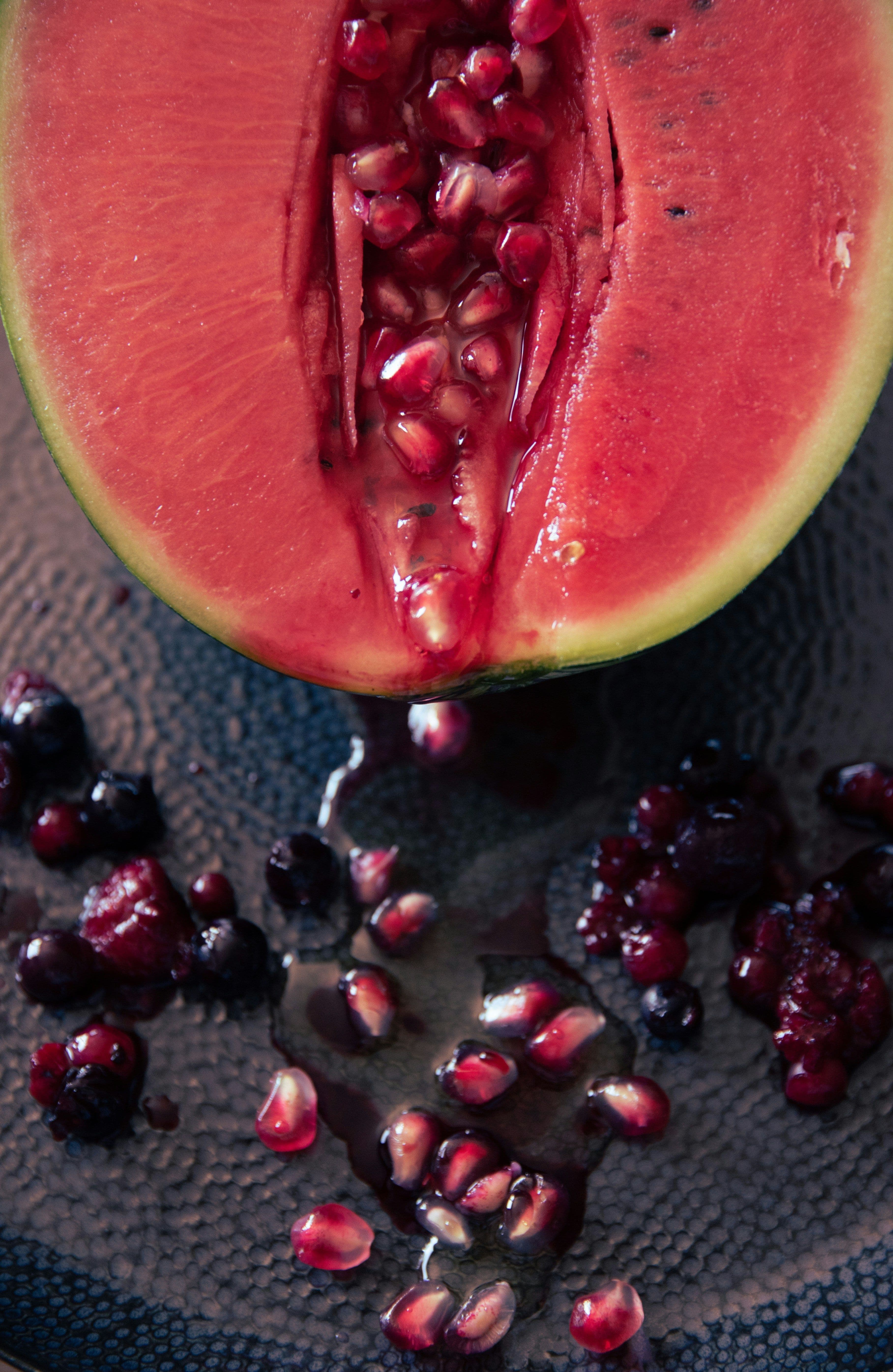 Wassermelone mit Granatapfelkernen