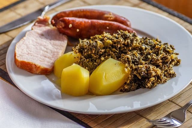 Grünkohl mit Kartoffeln, Kohlwurst und Kassler