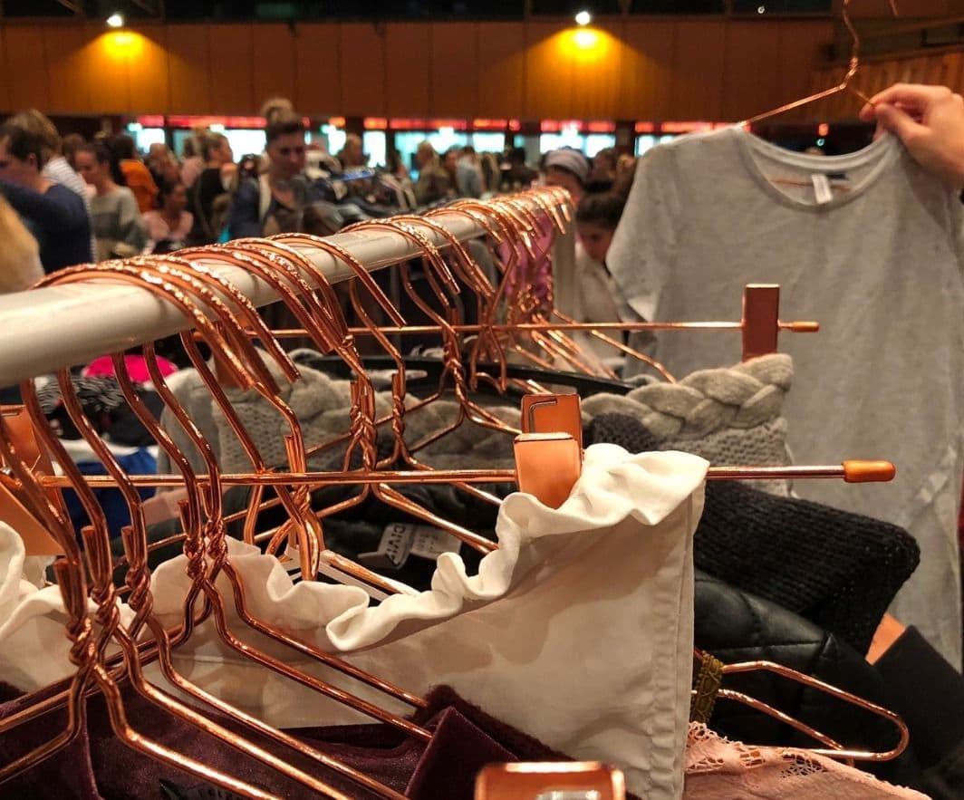 Kleiderständer Flohmarkt