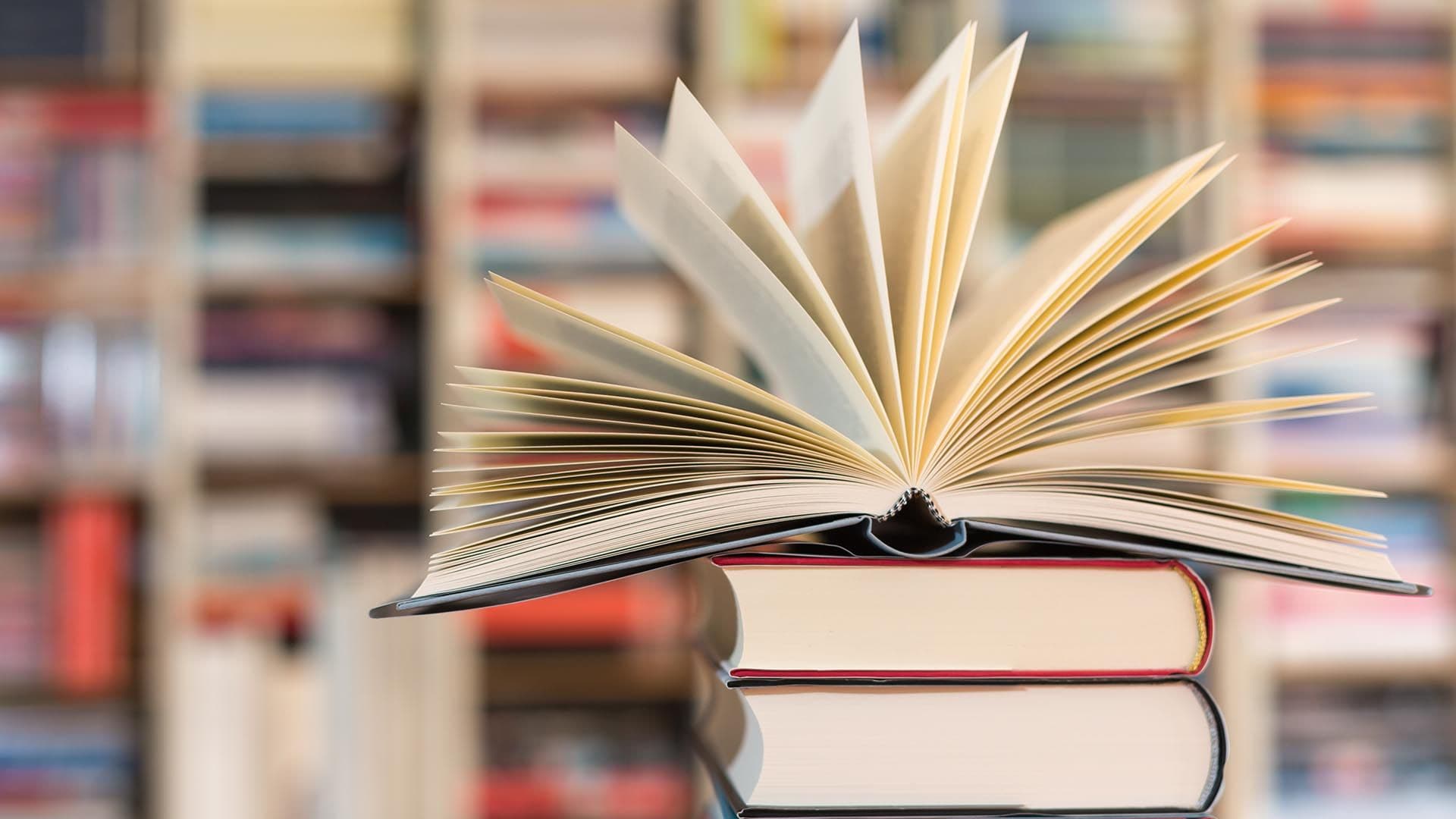 aufgeschlagenes Buch