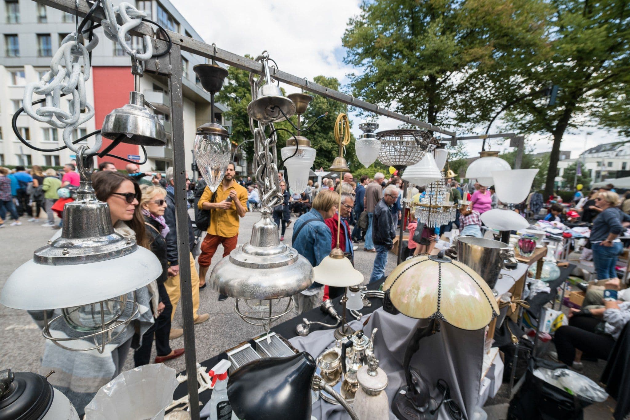 Vintage Lampen auf einem Flohmarkt