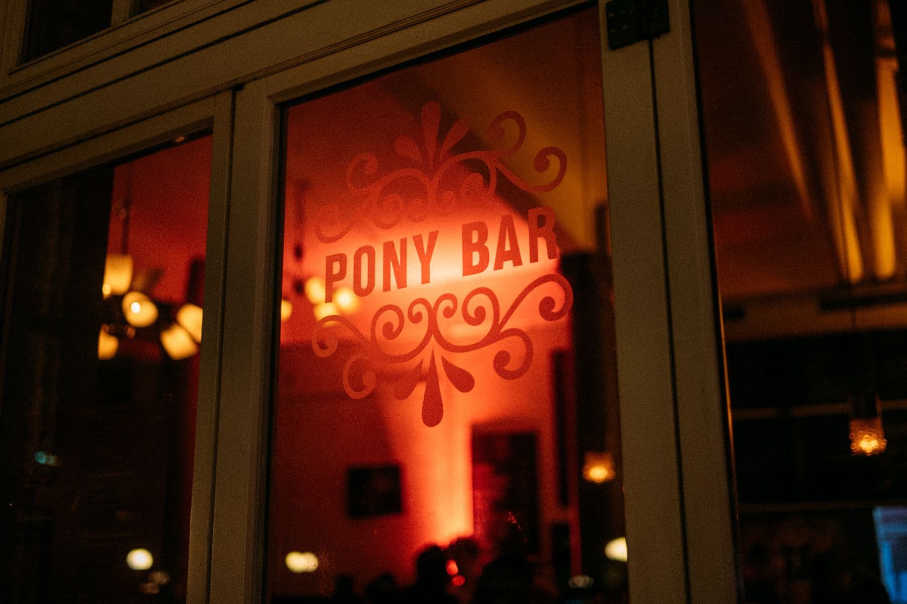 Pony Bar von außen