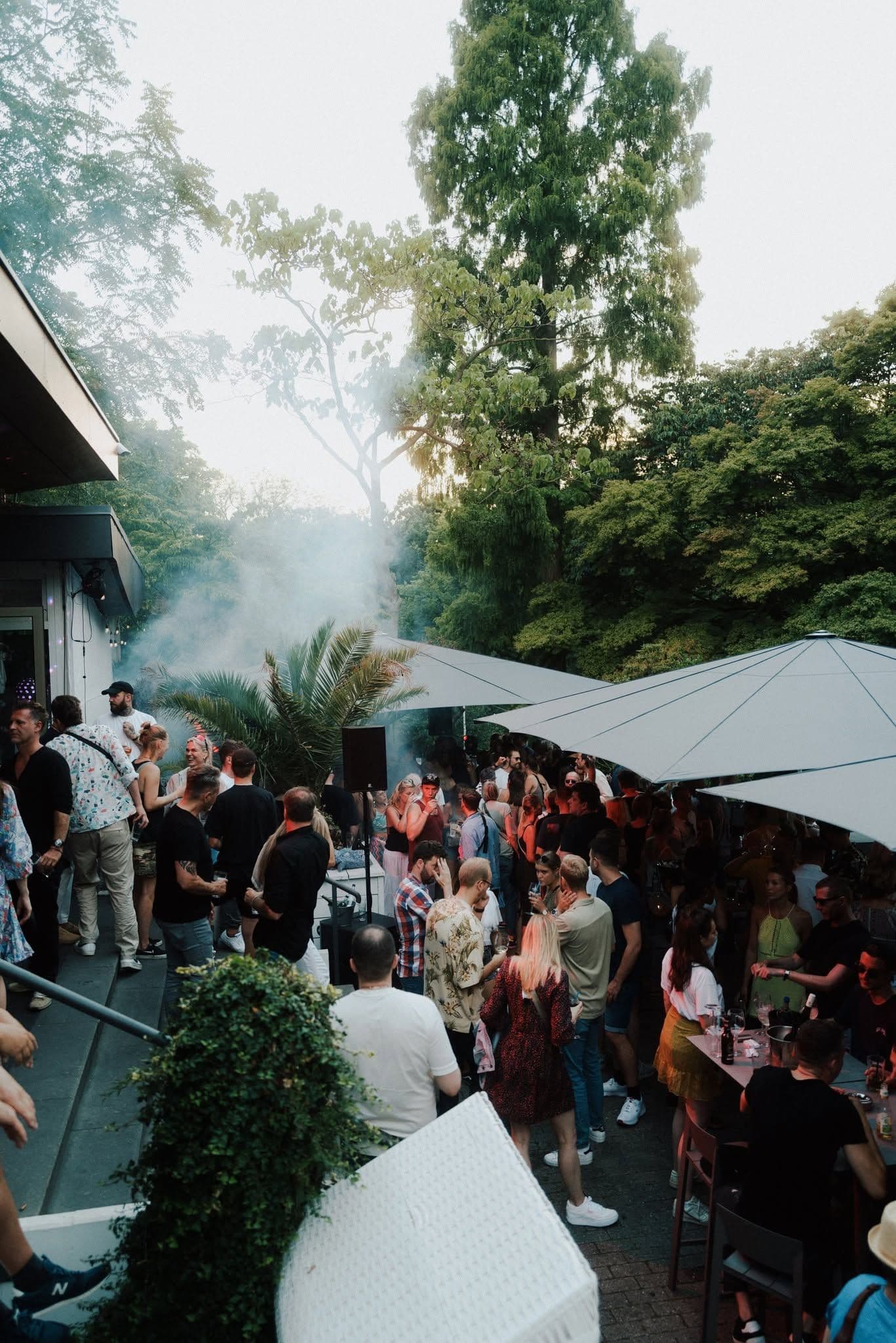 Open Air im Café Schöne Aussichten