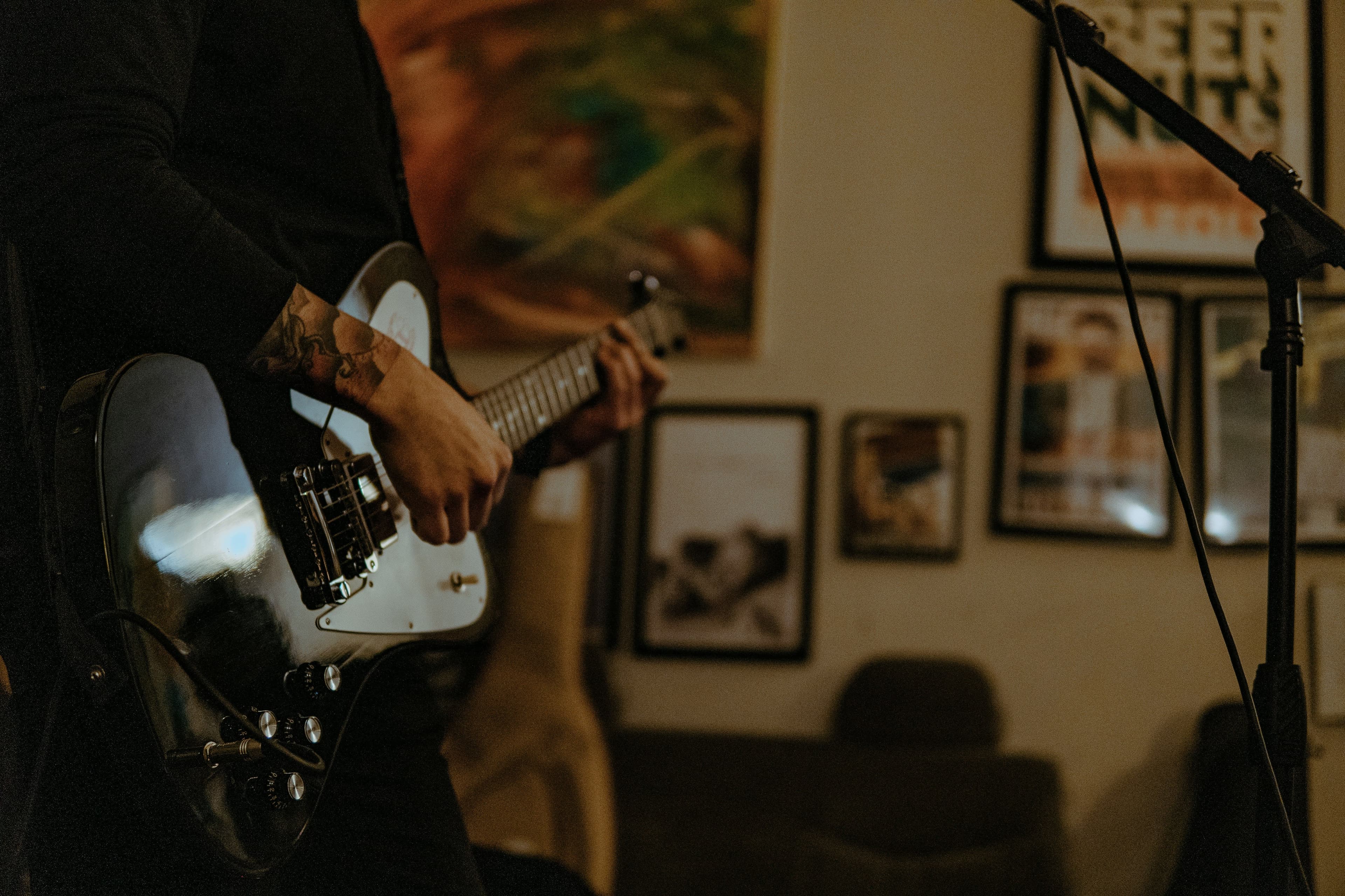Mann mit Gitarre