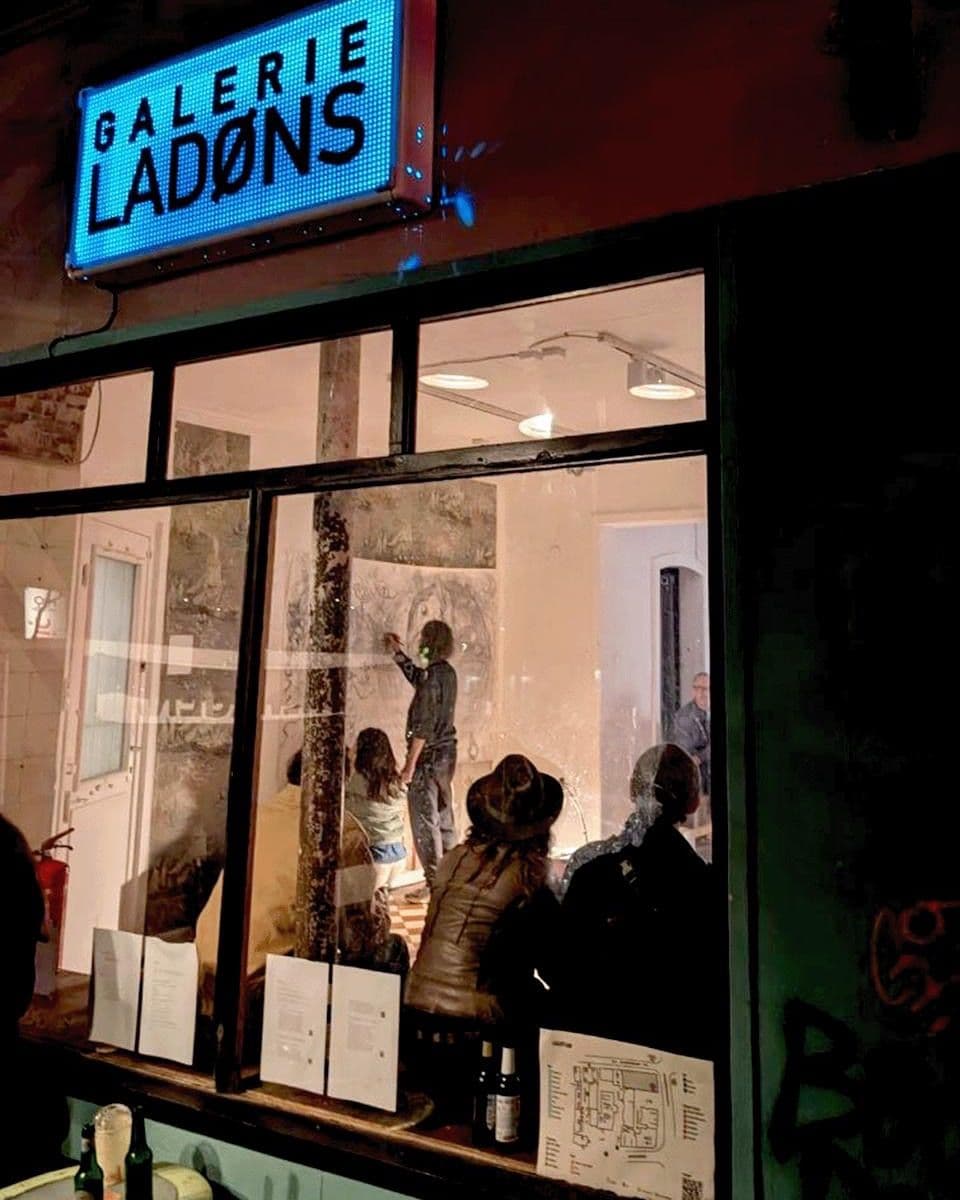 Außenansicht der Galerie LADØNS