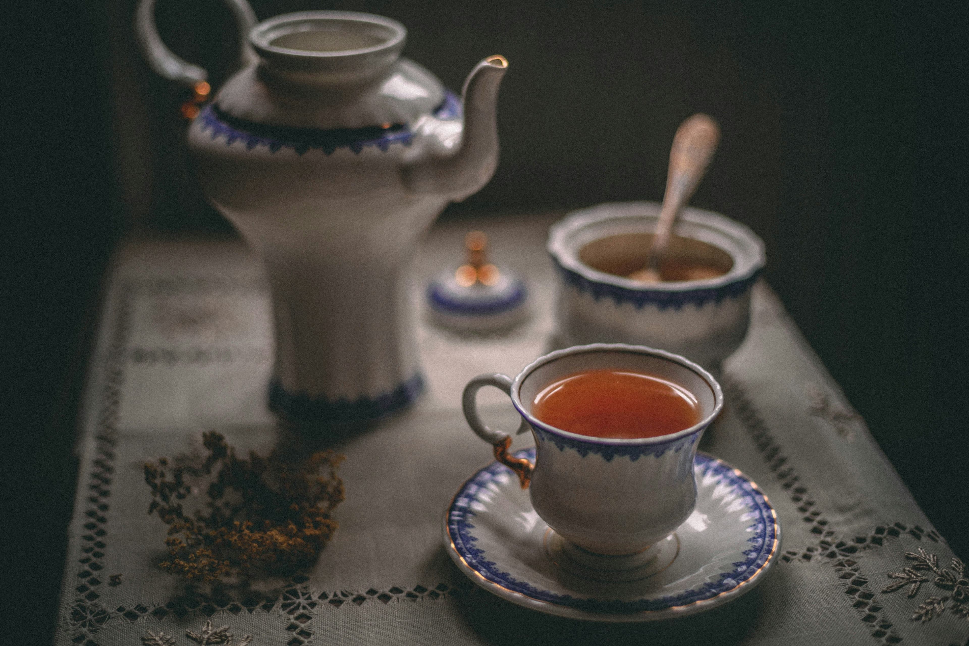 Keramik Tee-Service mit Tasse und Kanne