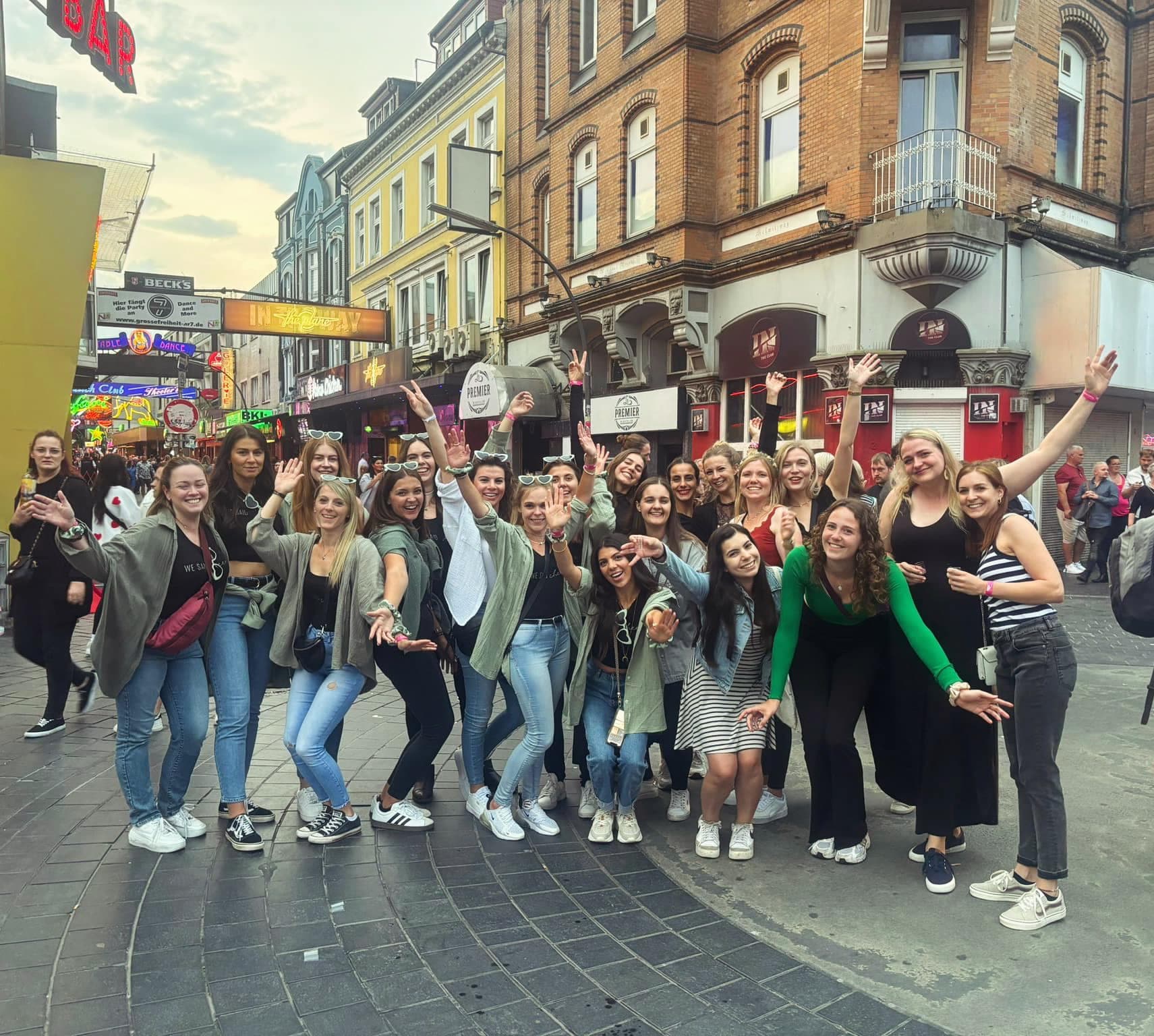 Gruppenfoto einer Kneipentour.