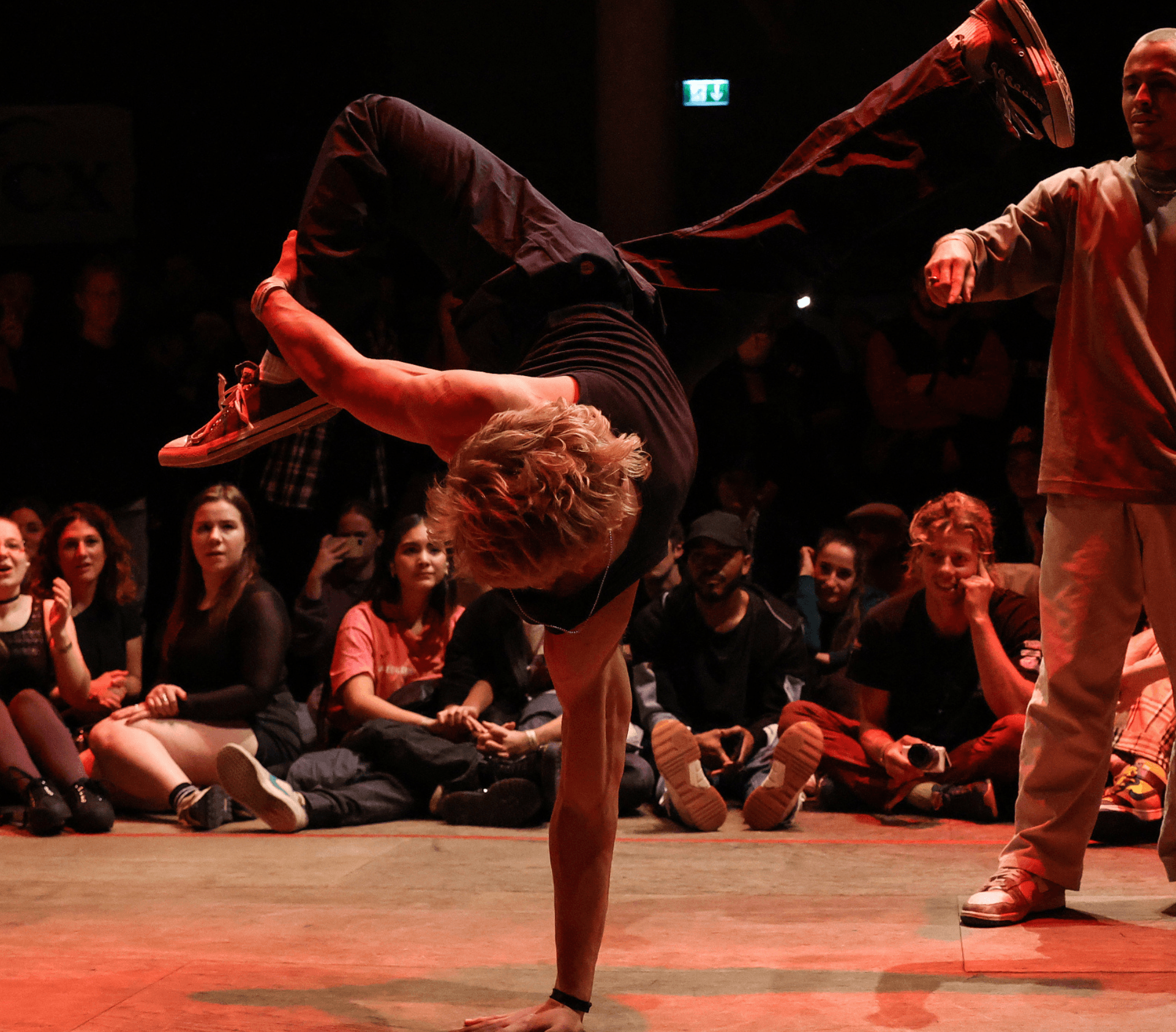 Breakdancer:innen auf der Bühne