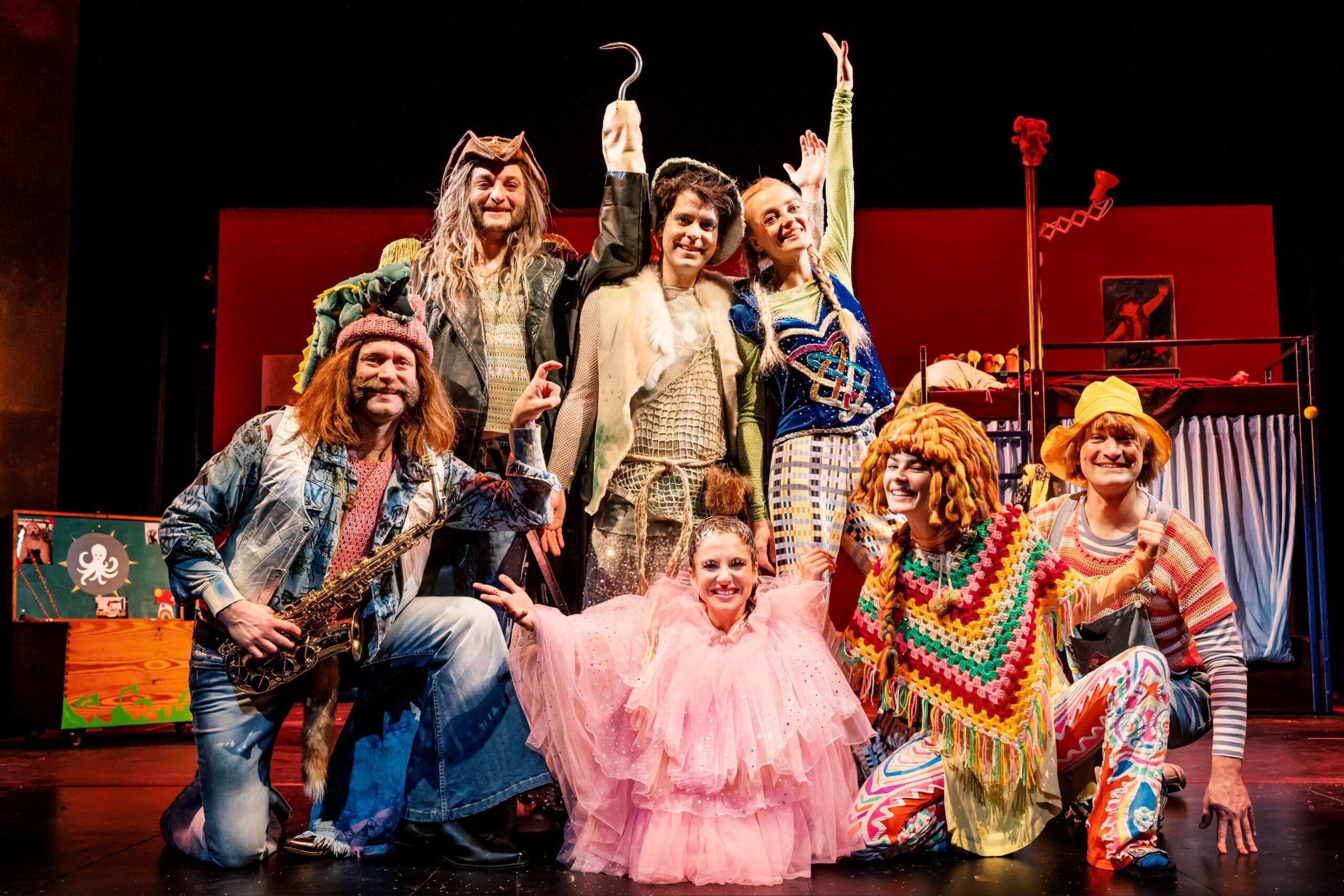 Das Ensemble des Weihnachtsmärchens Peter Pan