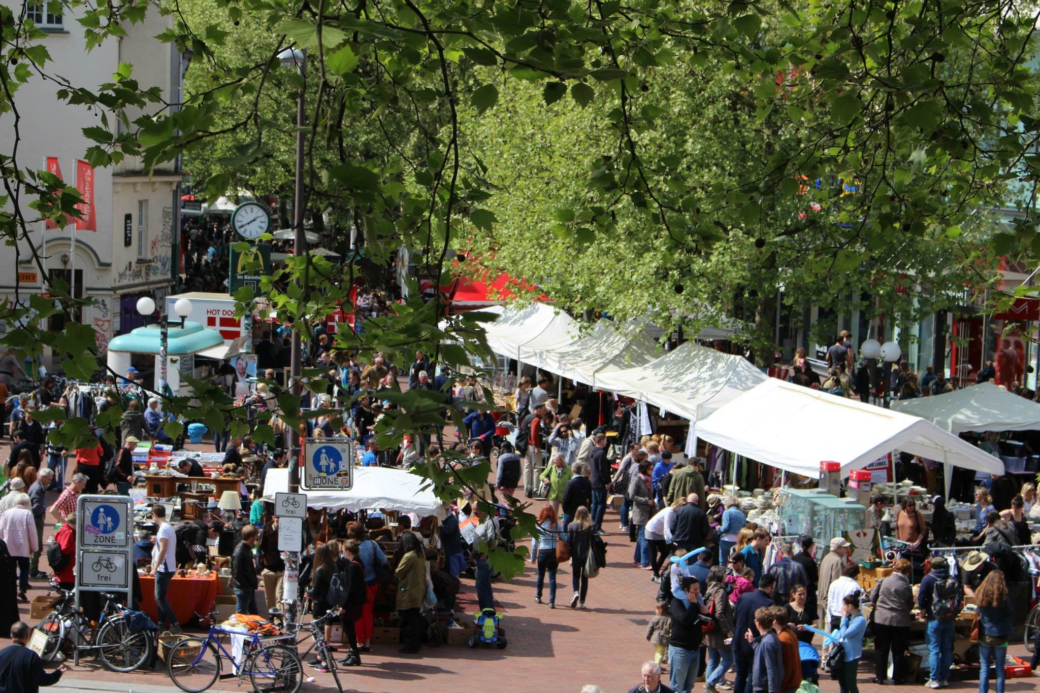 Flohmarkt an der Ottenser Hauptstraße