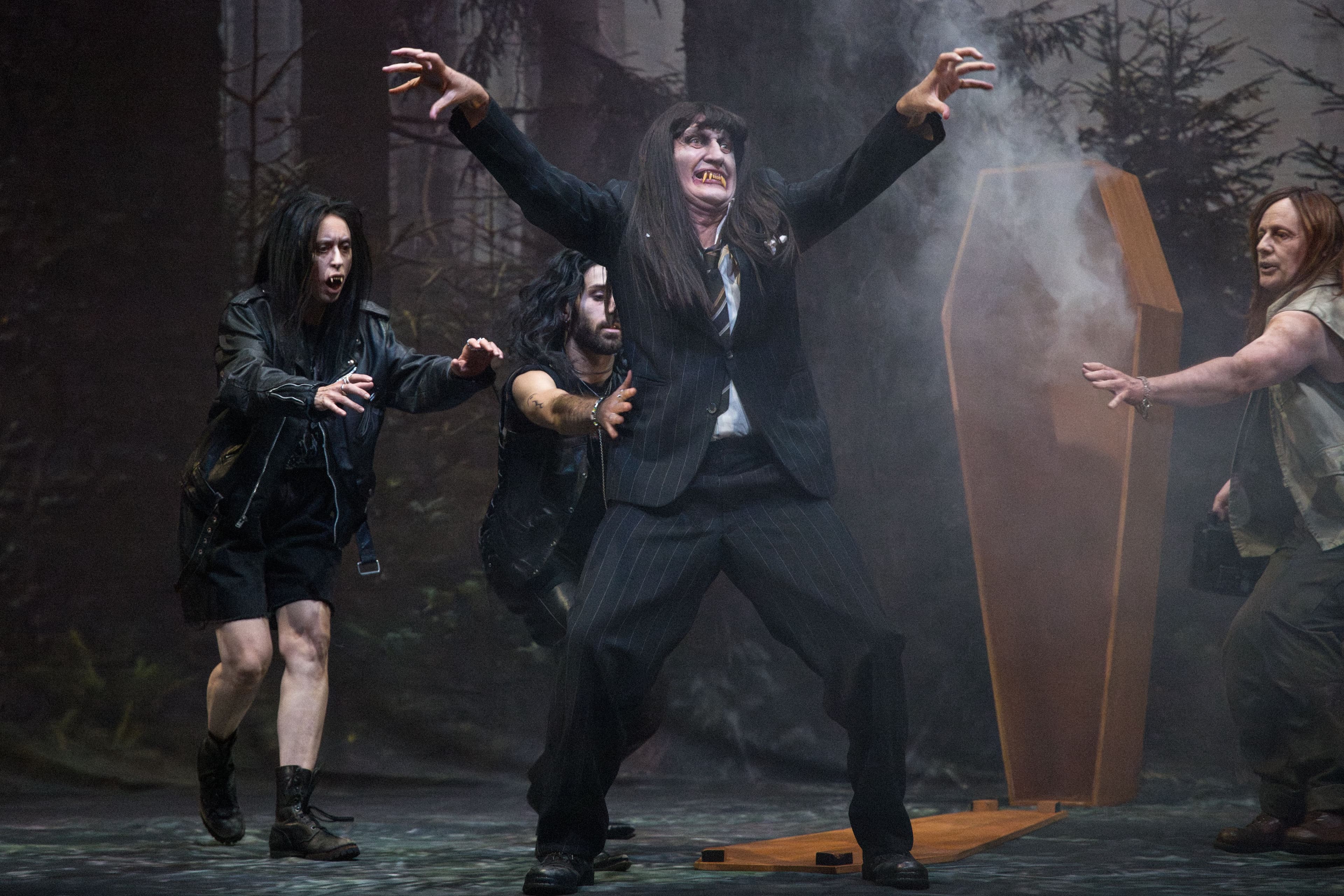 Vampire auf der Bühne im Schauspielhaus