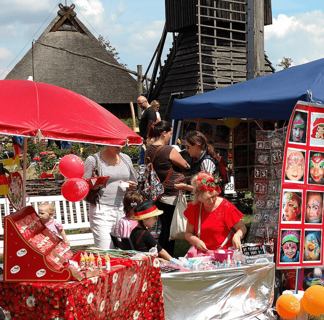 Kinderschminken auf dem Vierländer Erdbeerfest