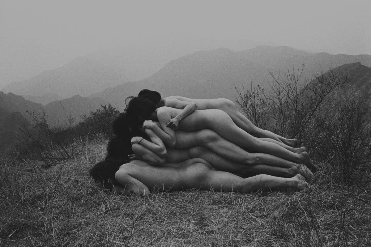 Schwarz-weiß Fotografie mit nackten Körpern