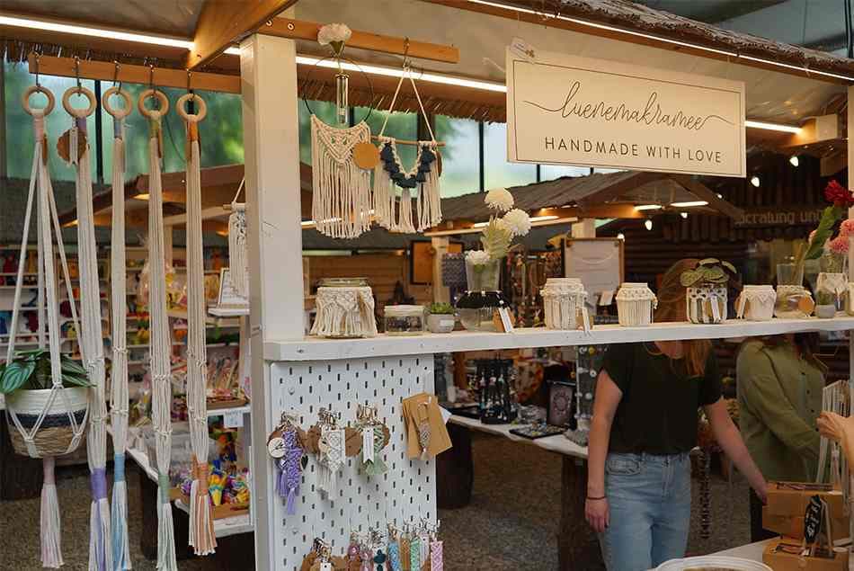 Aussteller beim Herbstmarkt im Wildpark Schwarze Berge.
