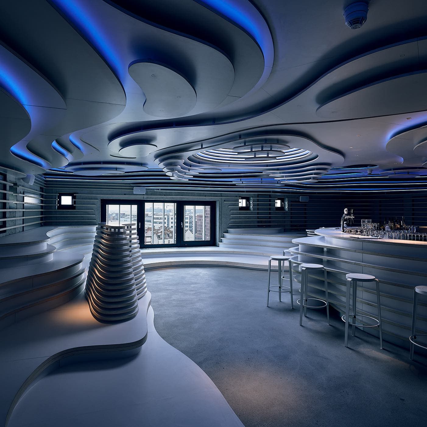 Die leere RoofDrop Bar in der Villa Viv