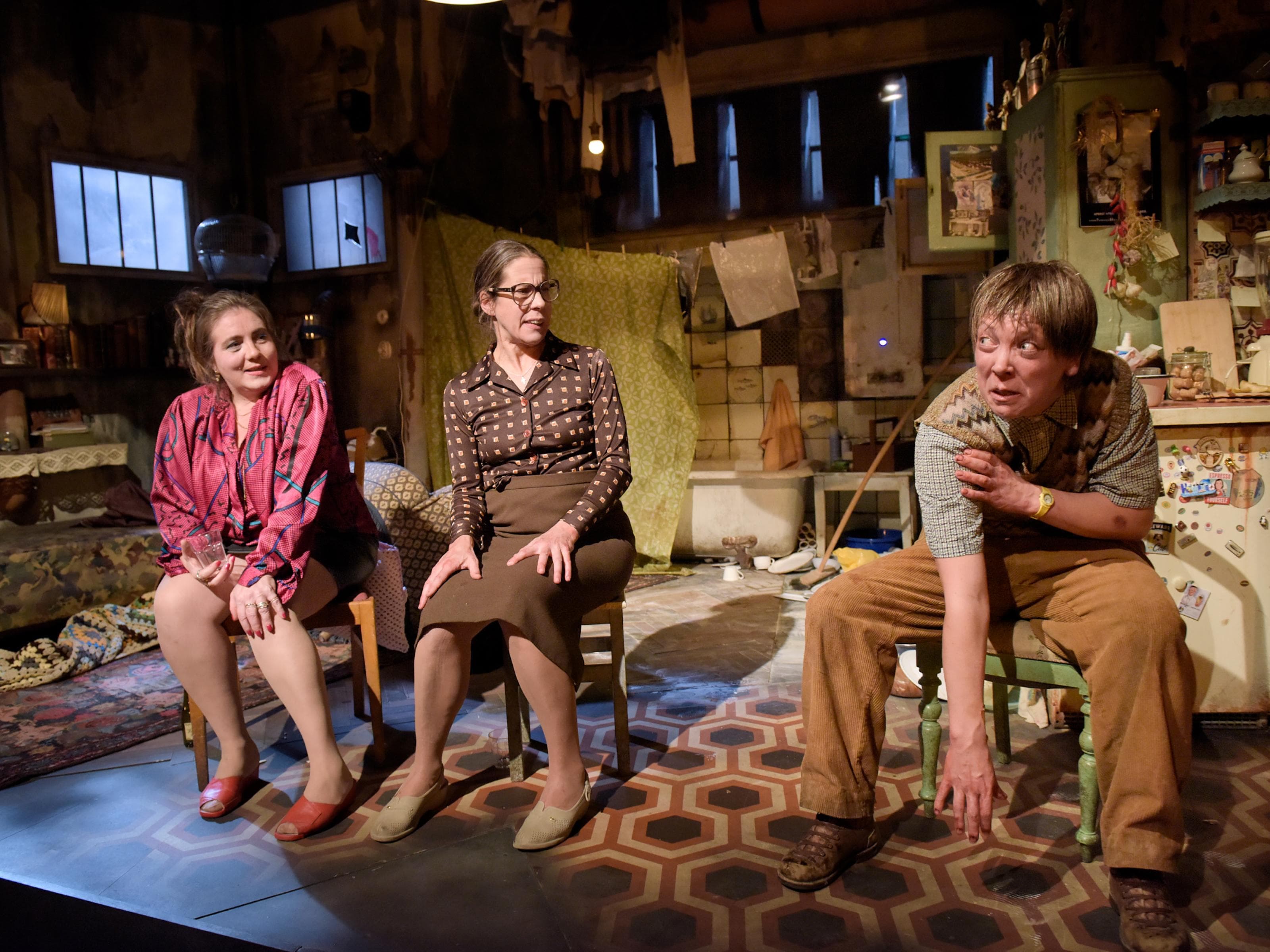 Schauspielerinnen aus "Die Präsidentinnen" auf der Bühne