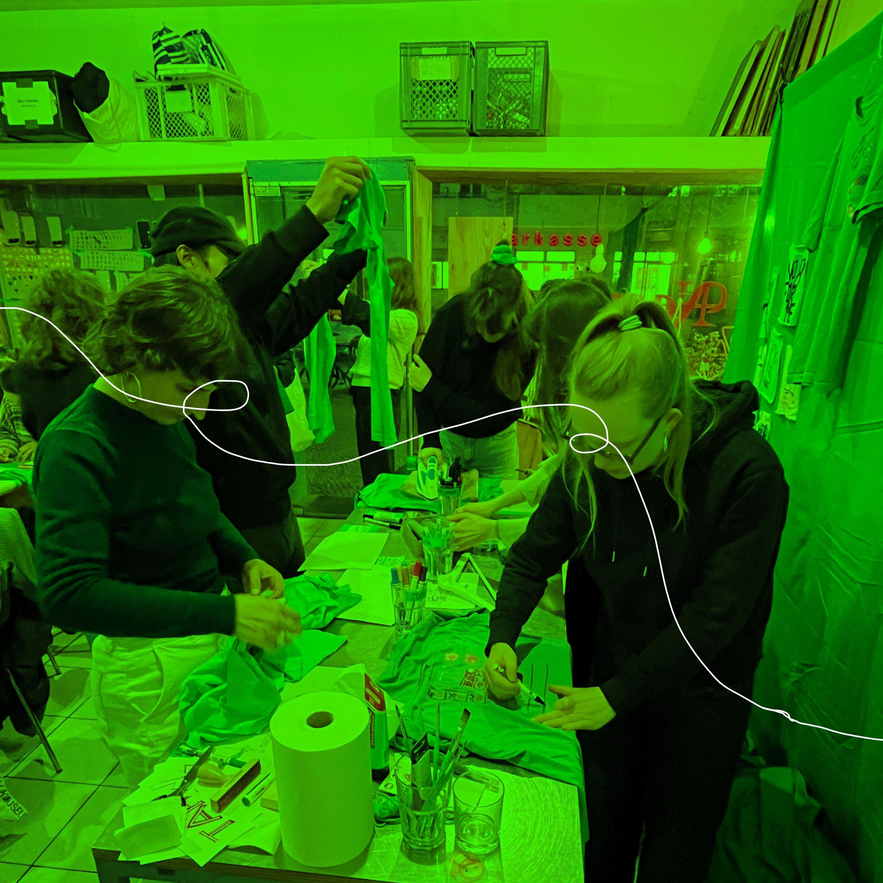Workshop zu der Installation Threadquarters