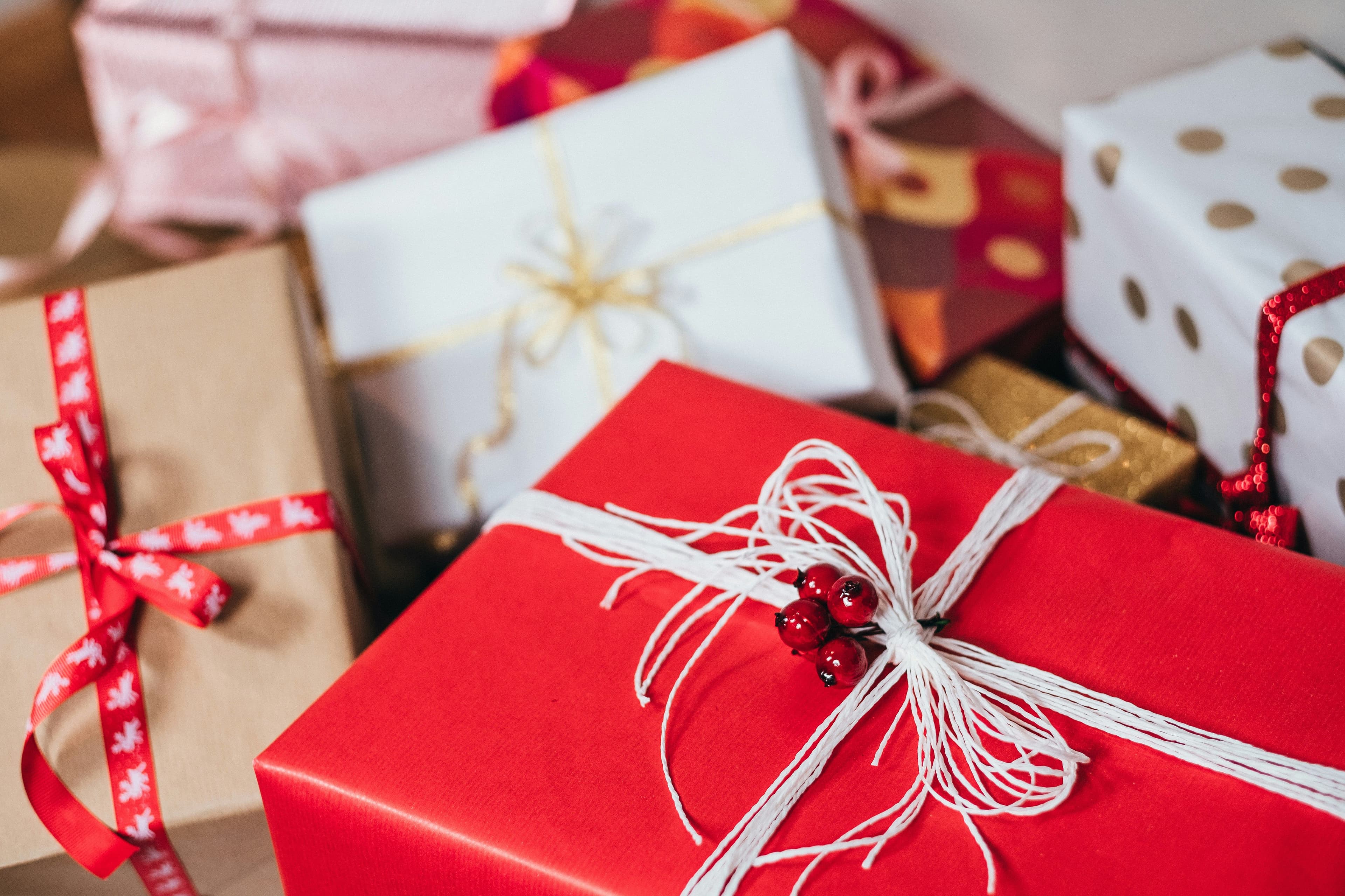 Mehrere verpackte Geschenke