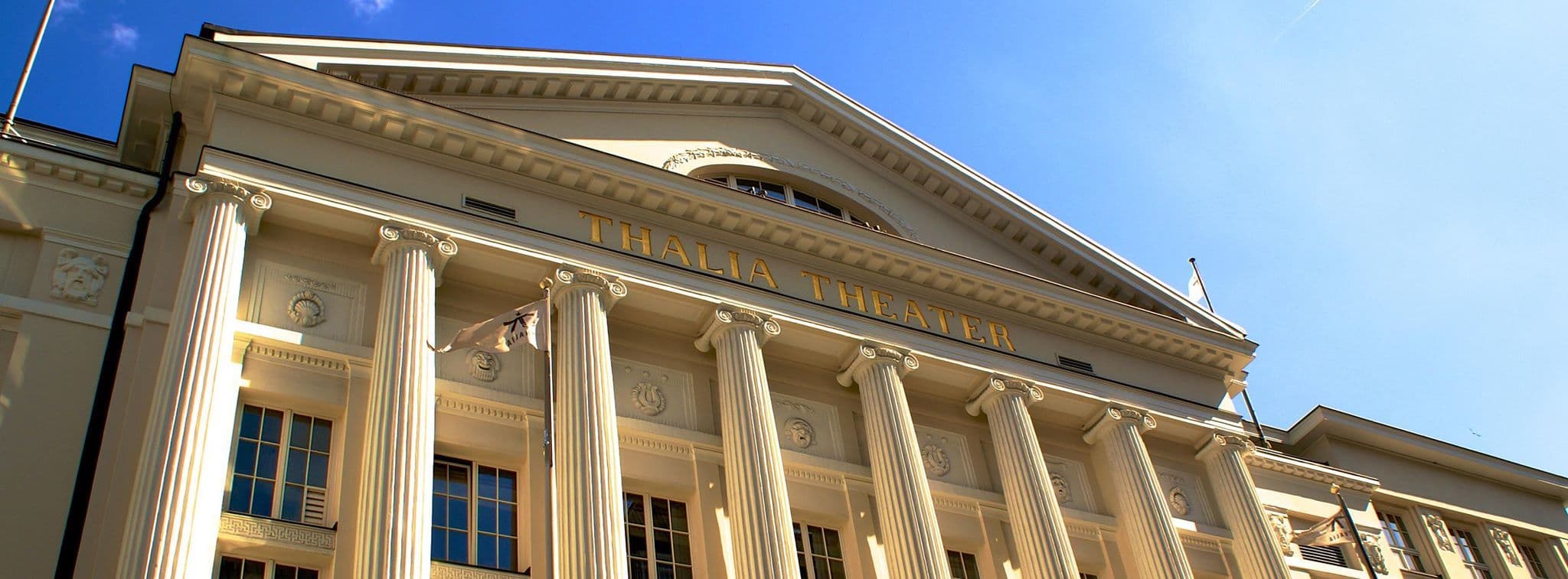 Frontansicht des Thalia Theaters