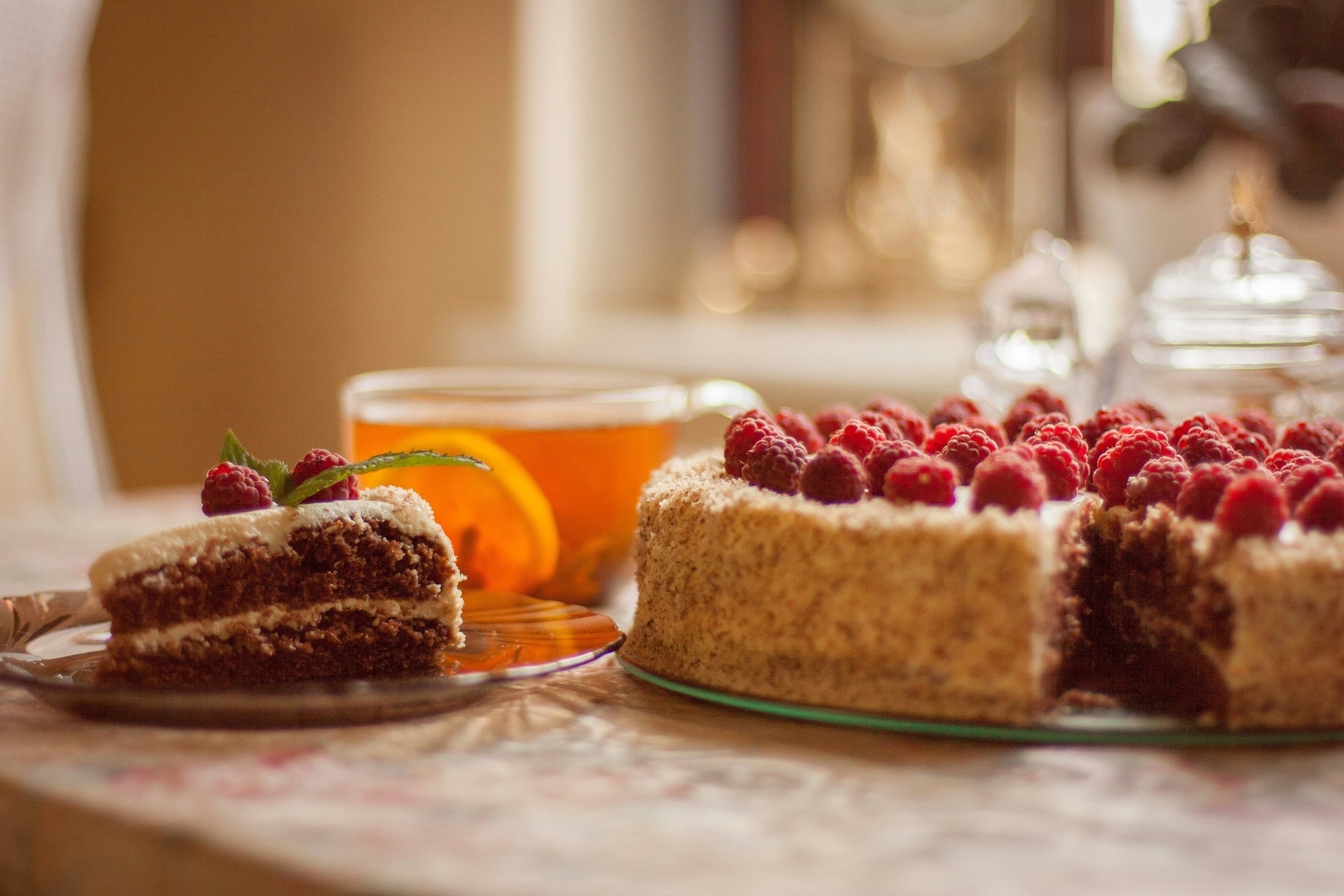 Himbeerkuchen und Tee